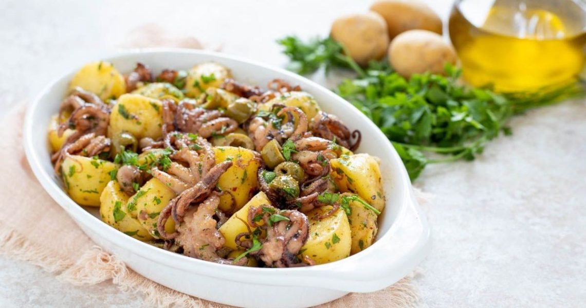 Oktopus-Kartoffel-Salat: es sieht erstaunlich aus!