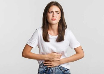 Bauchschmerzen und Übelkeit: Was können die Ursachen sein?