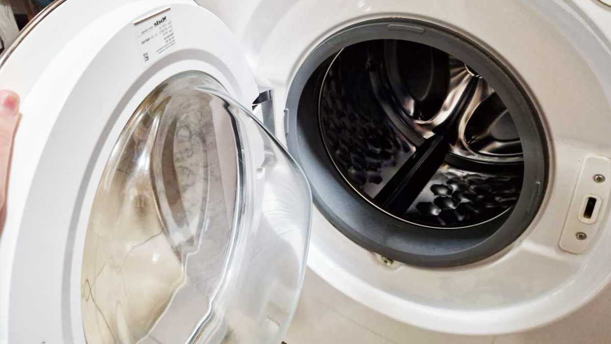 Waschmaschine stinkt: Dreck und Kalk – 6 Tipps, wie Du eine Grundreinigung machst