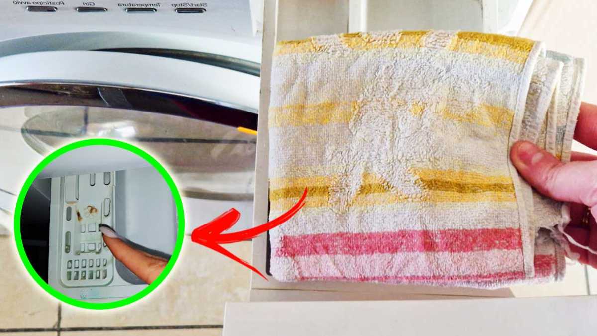 Wie man Schimmel aus der Waschmaschinenschublade mit einem alten Handtuch entfernt