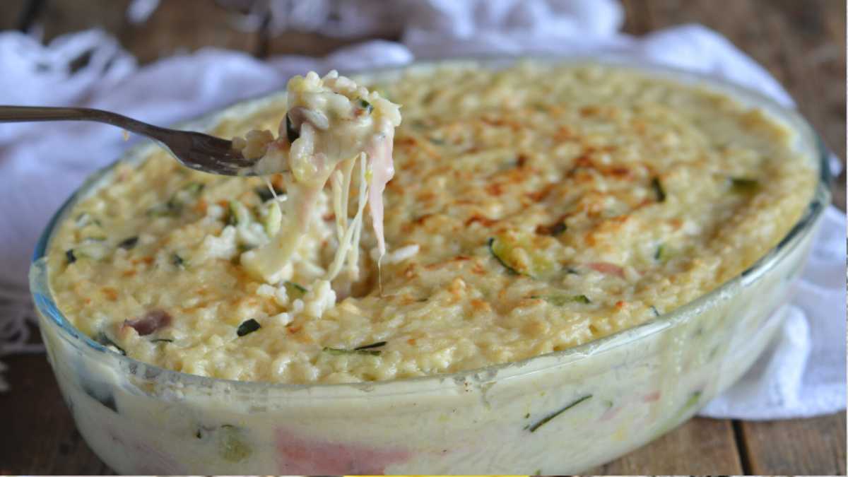 Reis mit Zucchini, geräuchertem Scamorza-Käse und Schinken